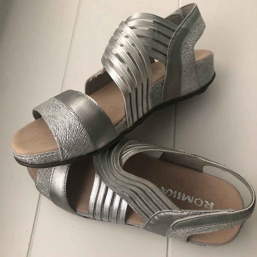 Romika women fidschi 64 open toe sandal.  Excellent condition. Worn once.